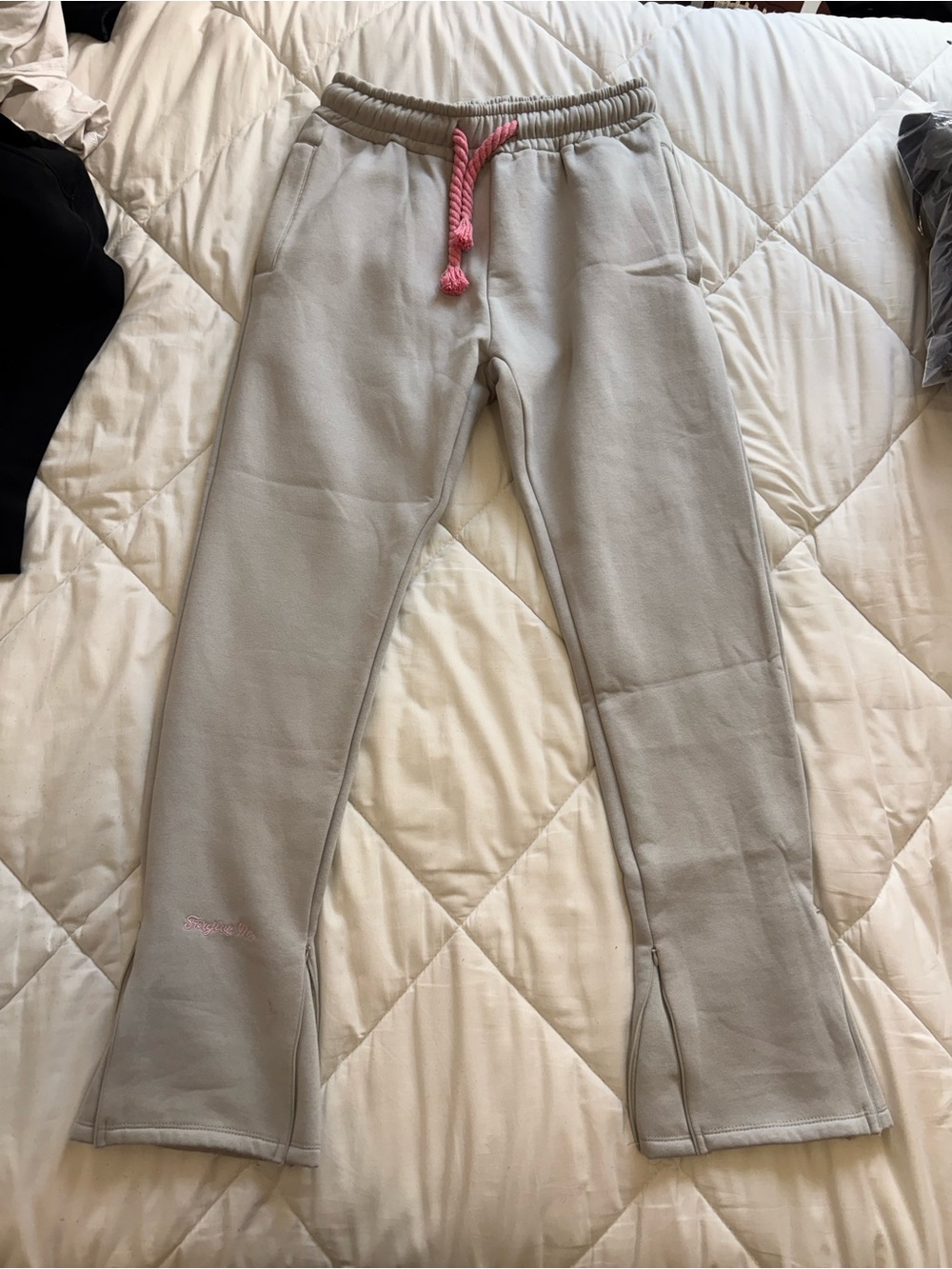 Syna World sweats